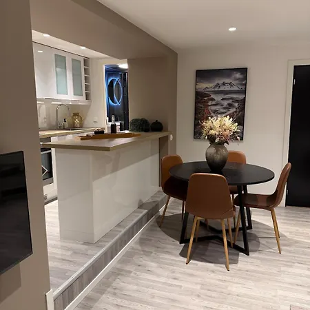 Lägenhet New! Northern Light - Outdoor Sauna - Free Parking - 750m From Centre Tromsø