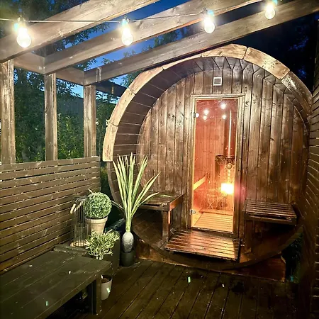 Lägenhet New! Northern Light - Outdoor Sauna - Free Parking - 750m From Centre