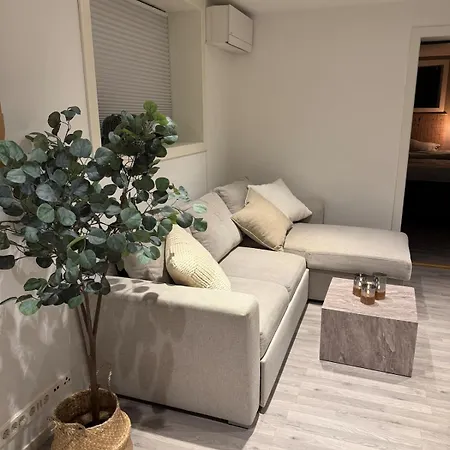 Lägenhet New! Northern Light - Outdoor Sauna - Free Parking - 750m From Centre Tromsø