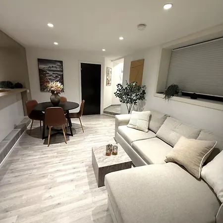 New! Northern Light - Outdoor Sauna - Free Parking - 750m From Centre Lägenhet *